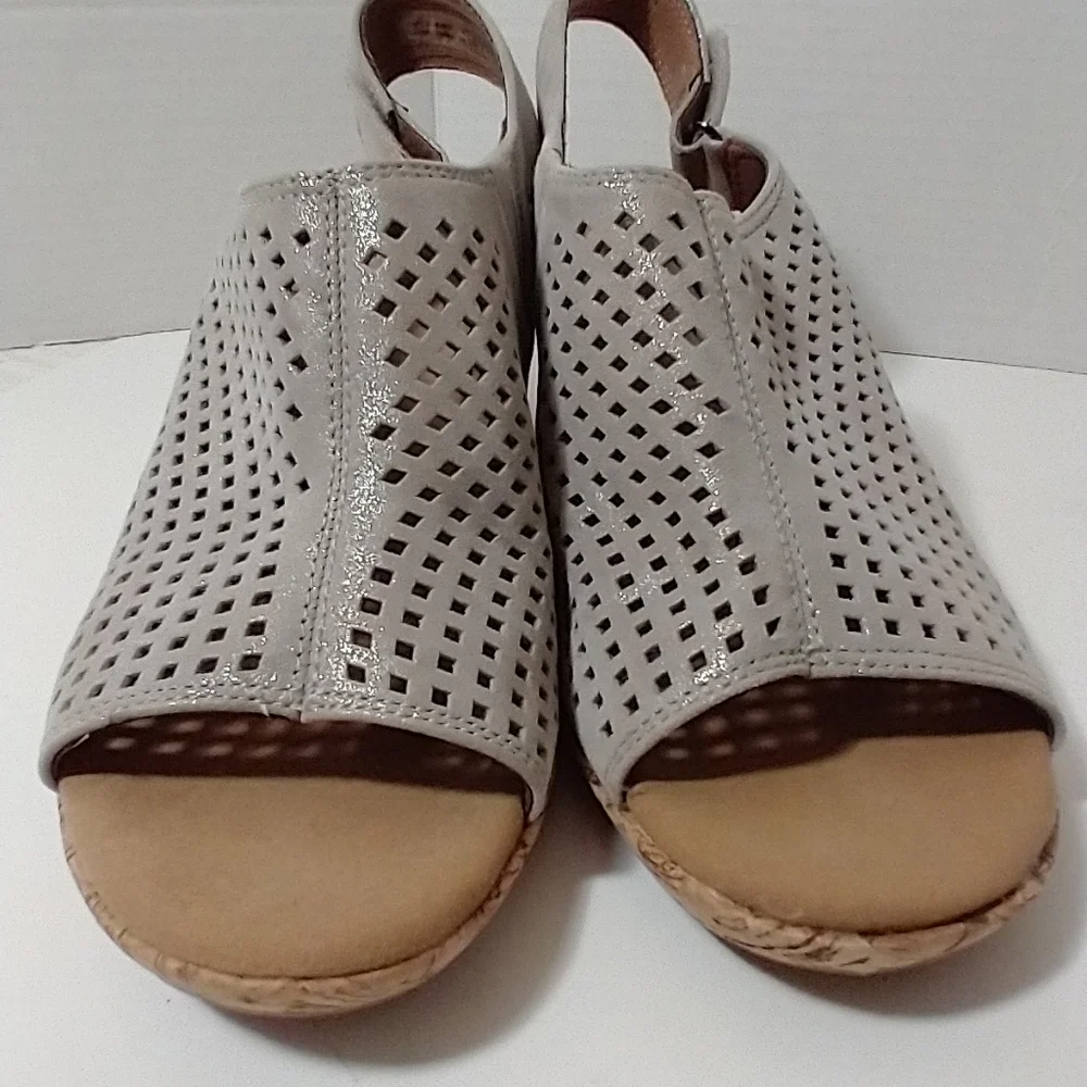 Rockport Briah Perforated Slingback Wedge, Silver Metallic Leather,‎ Size 8.5